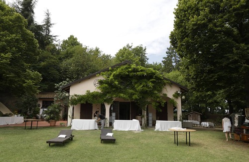 Pieve Salutare Villa | Villa in a fairytale little wood