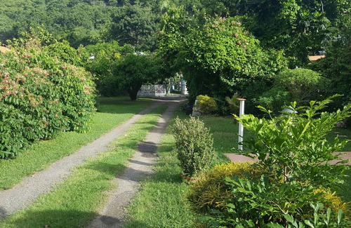 Le Carbet House | VILLA IN A GREEN GARDEN OR QUIET DOMIN E