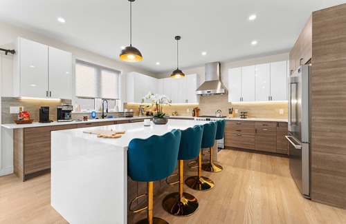 South Side House | Villa in Boston 6BR 5.5 Bath-IGLOO, Arcade, Parking,Game Room,EV