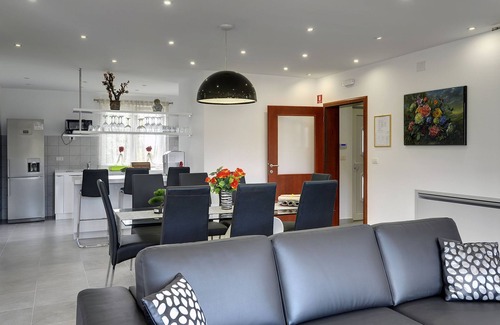 Bratulici Villa | Villa in Bratulici with Pool near Beach
