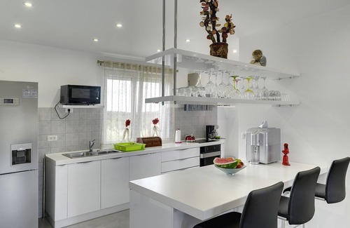 Bratulici Villa | Villa in Bratulici with Pool near Beach