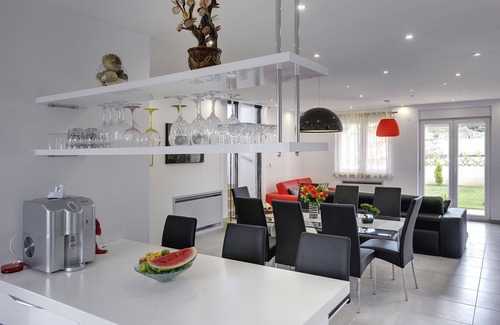 Bratulici Villa | Villa in Bratulici with Pool near Beach