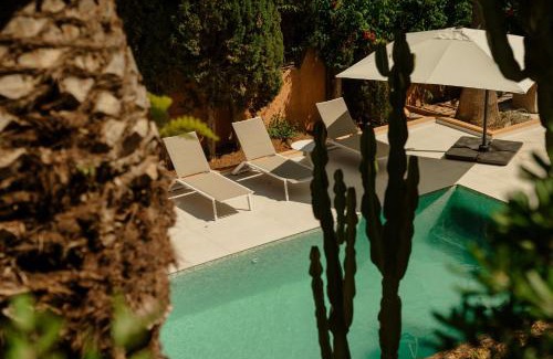 Elviria Villa | Villa in Elviria, a retreat among palm trees, with private pool and barbecue, Marbella