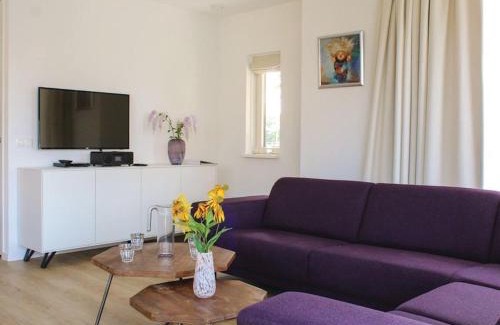 Idskenhuizen House | Villa in Friesland with Waterfront Jetty