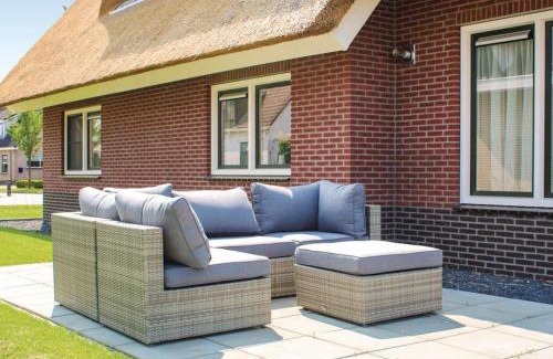 Idskenhuizen House | Villa in Friesland with Waterfront Jetty