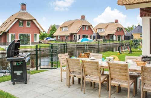 Idskenhuizen House | Villa in Friesland with Waterfront Jetty