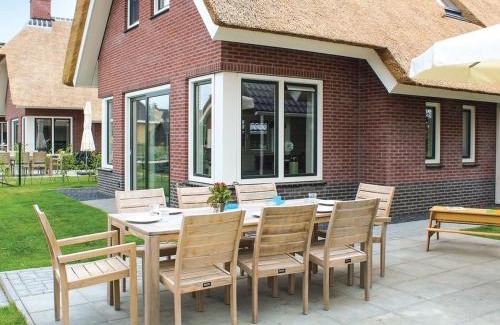 Idskenhuizen House | Villa in Friesland with Waterfront Garden