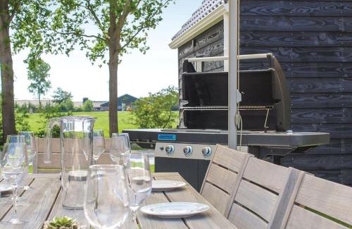 Idskenhuizen House | Villa in Friesland with Sauna and Jetty