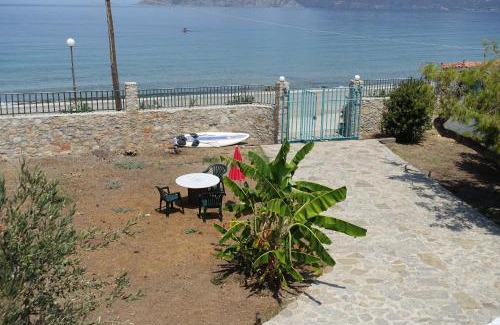 Troizinia Apartment | Villa in Kalloni direkt am Meer, tolle Aussicht