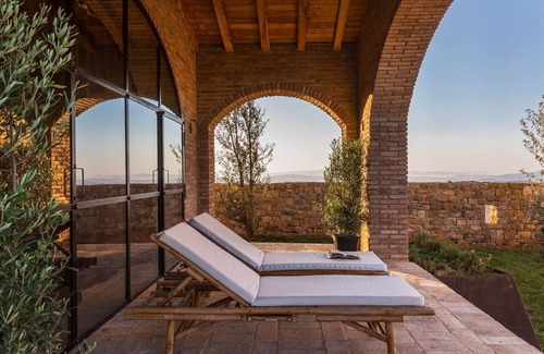 Magliano in Toscana Villa | Villa in Magliano In Toscana with 7 bedrooms sleeps 16