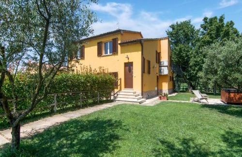 Ostra Vetere House | Villa in Ostra Vetere with Pool and Jacuzzis