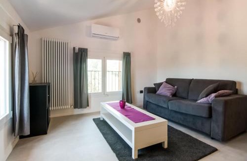 Ostra Vetere House | Villa in Ostra Vetere with Pool and Jacuzzis