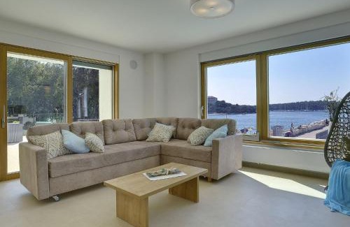 Pjescana Uvala Villa | Villa in Pje ana by the Beach with Pool