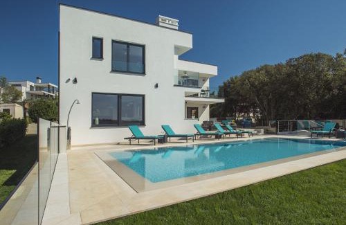 Pjescana Uvala Villa | Villa in Pje ana by the Beach with Pool
