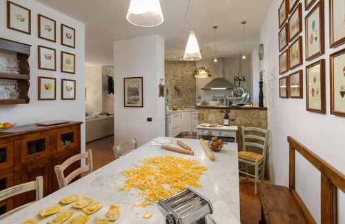 Quercegrossa Villa | Villa in Poggiarello-ripa with 3 bedrooms sleeps 5