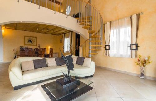Rodilhan Villa | Villa in Rodilhan with Private Heated Pool