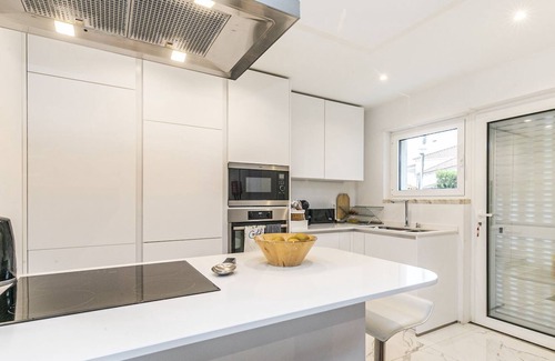 Sao Pedro de Penaferrim Villa | Villa in São Pedro de Sintra, 5 minutes walking distance to Sintra Mountains