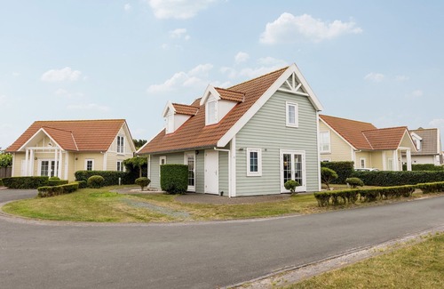 Hoek van Holland Villa | Villa in 's-Gravensande near the Beach