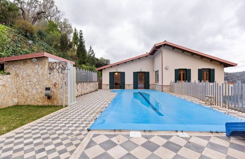 San Mango d'Aquino Villa | Villa in San Mango with Pool and Hot Tub