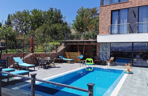 Vake-Saburtalo Villa | Villa in Tbilisi with a city view