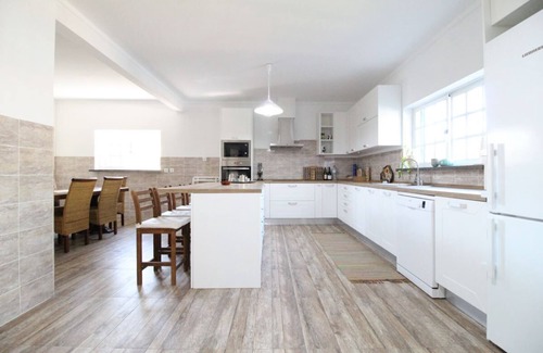 Verdizela Villa | Villa in the green, near the sea, Lisbon, Golf Aroeira and large regional park