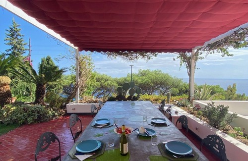 Licola Villa | Villa in the Mediterranean tradition with high craftsmanship research