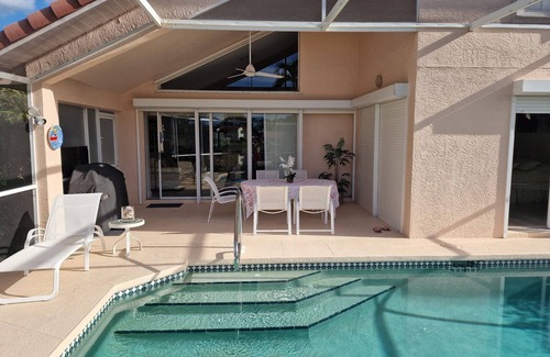 Central Naples Villa | Villa in the World Tennis Club with 16 tennis courts and private pool