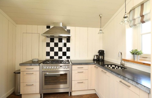 Hippolytushoef Villa | Villa in Wieringer Style with Hot Tub