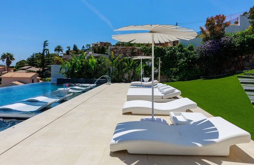 Alella Villa | Villa 'Infinity Barcelona' with Sea View, Wi-Fi and Air Conditioning