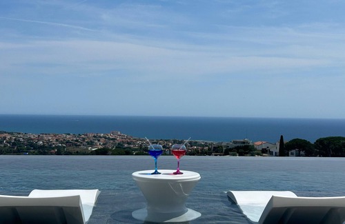 Alella Villa | Villa 'Infinity Barcelona' with Sea View, Wi-Fi and Air Conditioning