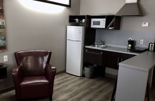 Hearst Hotel | Villa Inn & Suites, SureStay Collection by Best Western