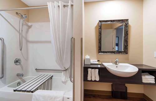 Hearst Hotel | Villa Inn & Suites, SureStay Collection by Best Western