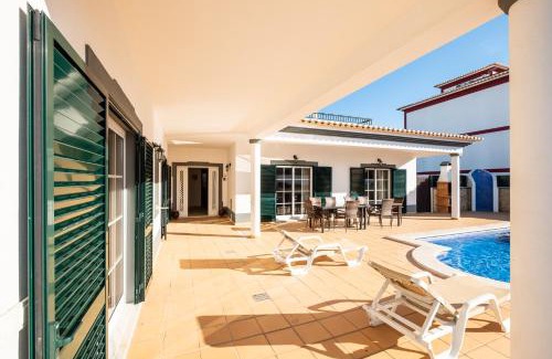 Guia Villa | Villa Isa - Heated Pool - Free wi-fi - Air Con