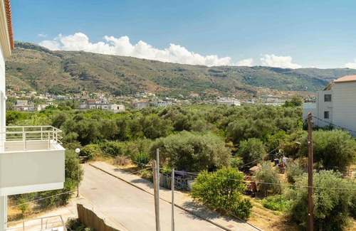 Tsikalaria Villa | Villa Isabella Luxury Living rooftop Jacuzzi.