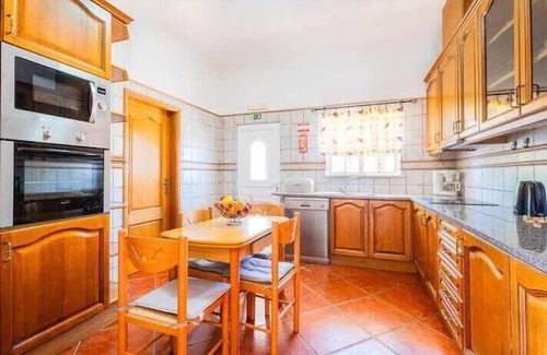 Carvoeira Villa | Villa Isadora Summary