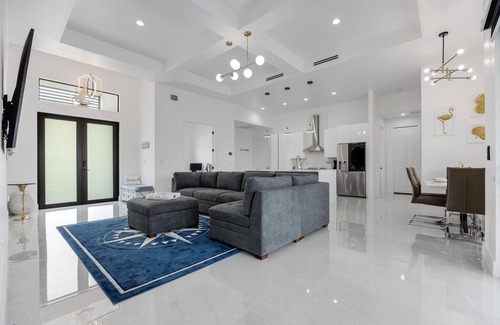 Mariner Villa | Villa Isla de Lilly - Luxury New Home with heated pool & man cave w/billiards