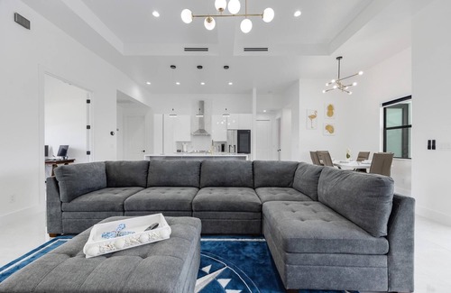 Mariner Villa | Villa Isla de Lilly - Luxury New Home with heated pool & man cave w/billiards
