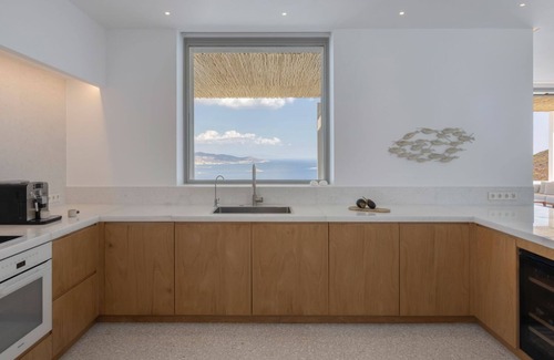 Antiparos Villa | Villa Ismelda - Six Bedroom Villa, Sleeps 14
