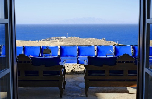 Kalafatis Villa | VILLA ISOLA PARADISO, 9700 FT² OF LUXURY OVERLOOKING THE SEA