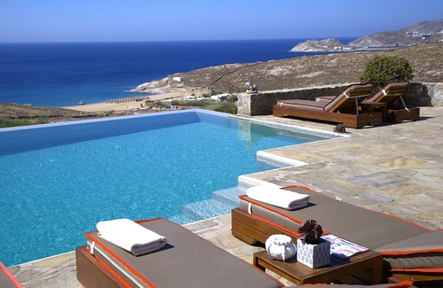 Kalafatis Villa | VILLA ISOLA PARADISO, 9700 FT² OF LUXURY OVERLOOKING THE SEA