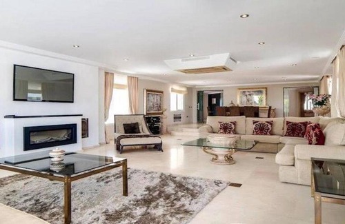 Elviria Villa | Villa Issabella by Rafleys