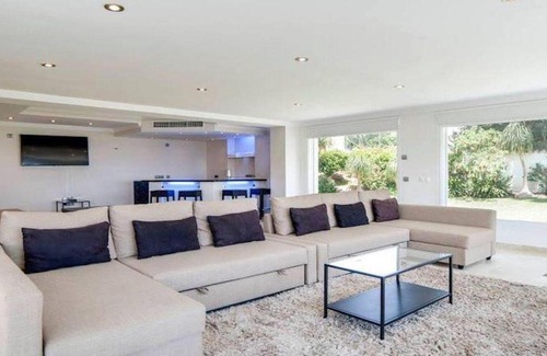 Elviria Villa | Villa Issabella by Rafleys