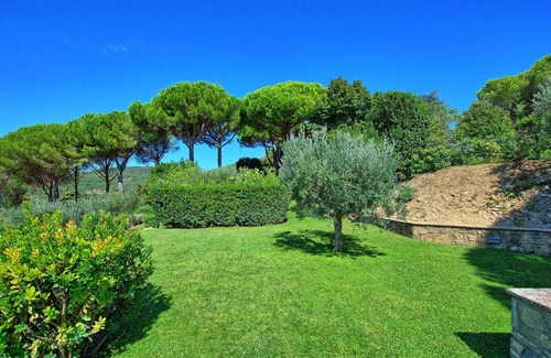 Passignano sul Trasimeno Villa | Villa Le Murate - Vacation Rental with private swimming pool near Trasimeno Lake, Umbria