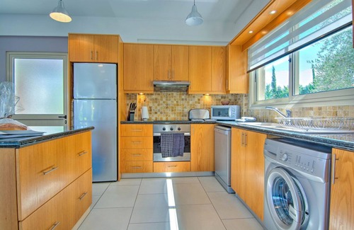 Latchi Cottage | Villa Jacaranda - a villa that sleeps 6 guests in 3 bedrooms