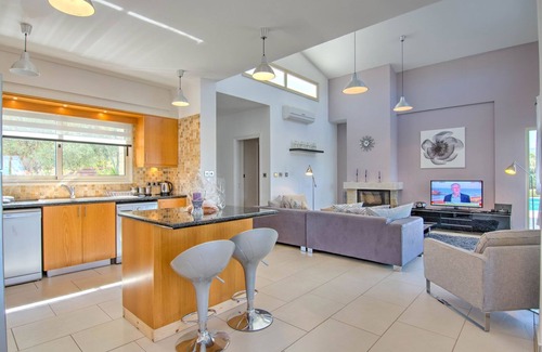 Latchi Cottage | Villa Jacaranda - a villa that sleeps 6 guests in 3 bedrooms
