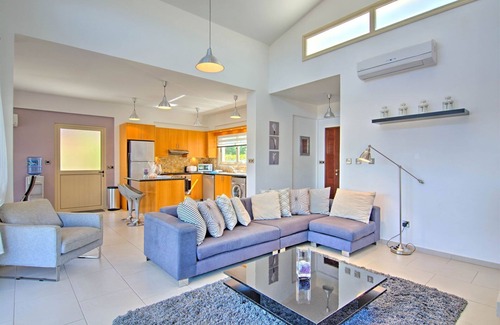 Latchi Cottage | Villa Jacaranda - a villa that sleeps 6 guests in 3 bedrooms