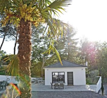 Meyrargues House | Villa-jacuzzi-1chb-jardin-10minsAixEnPce-QuartierChic