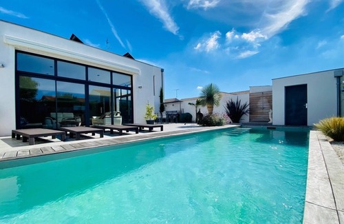 Saint-Xandre Villa | Villa Jasmin: enjoy a peaceful stay with family or friends