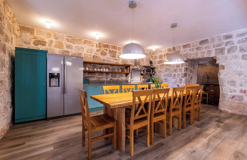 Mocici Villa | Villa Joe - newly renovated 1858 stone villa - heated pool