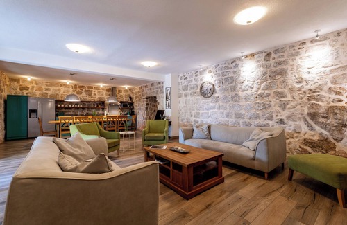 Mocici Villa | Villa Joe - newly renovated 1858 stone villa - heated pool